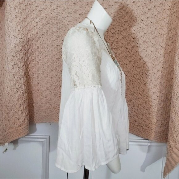 White/Off White Boho Lace Flare Sleeved Top - Picture 3 of 9